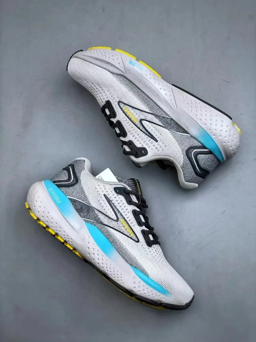 נעלי ריצה נייטרליות לגברים Brooks Glycerin 21 מספקות איזון מושלם של אחיזה ונוחות